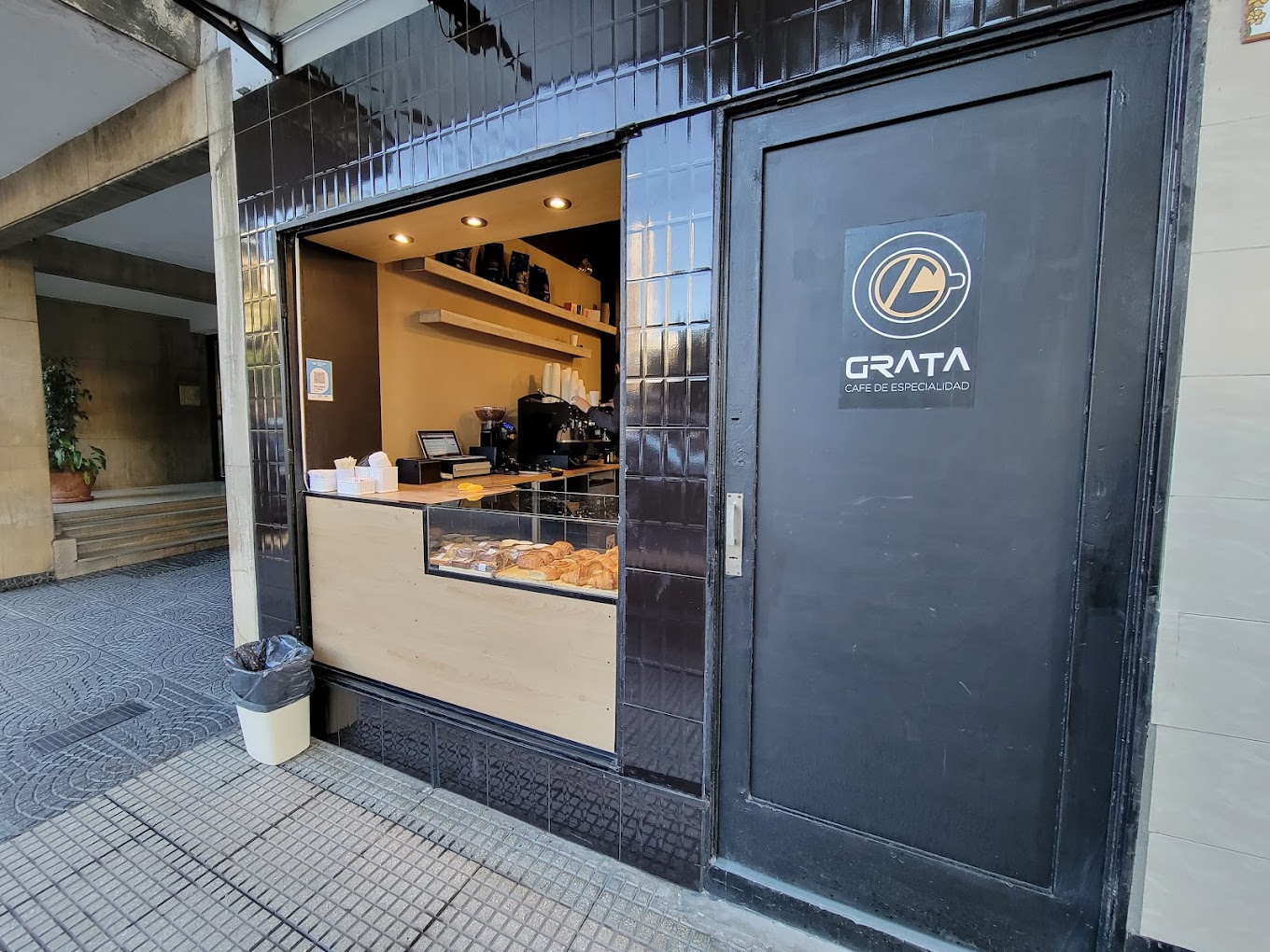 Grata Café